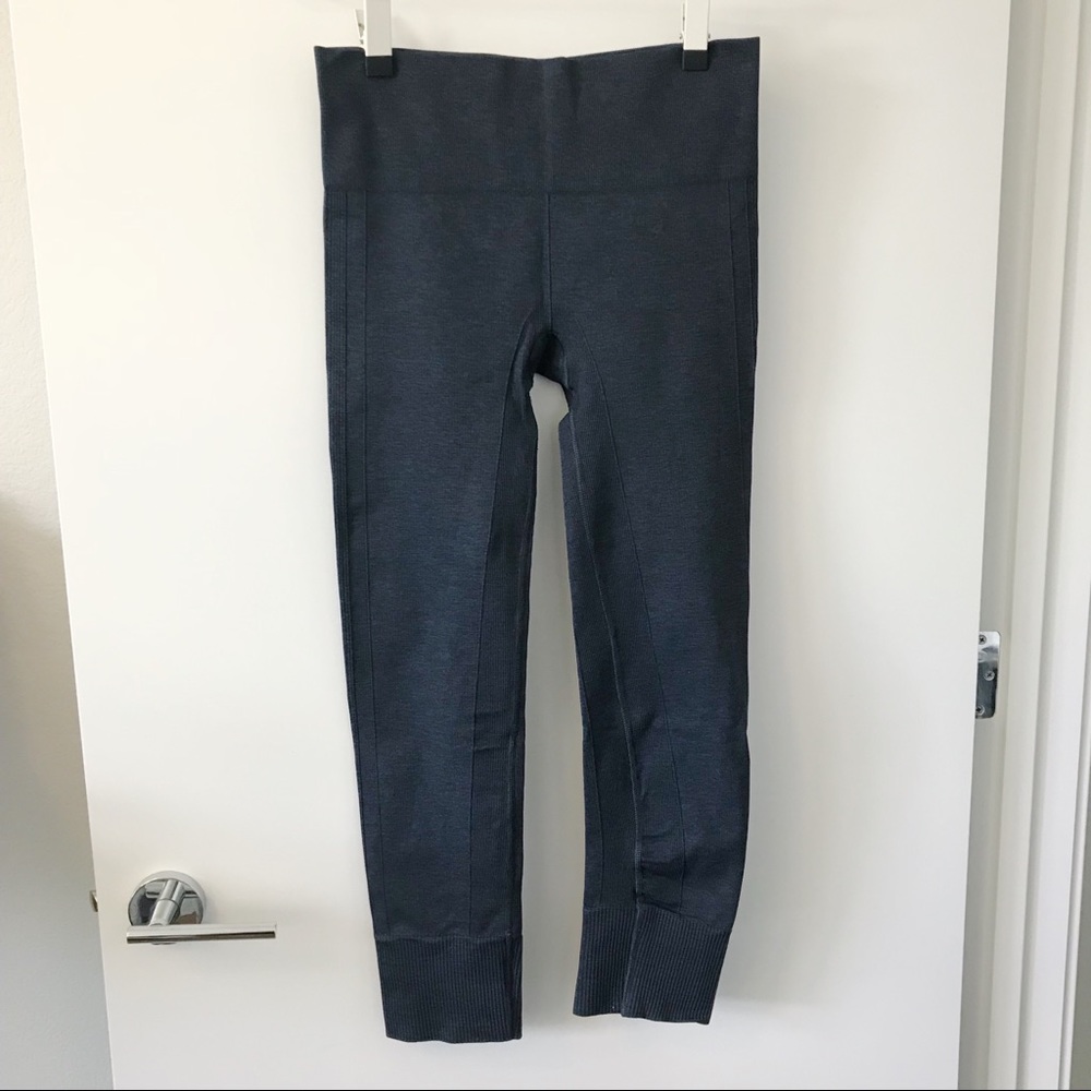 Lululemon Ebb to Street Pant navy // size 6 // euc